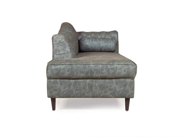 Chesterfied-inspired Tufted Chaise
